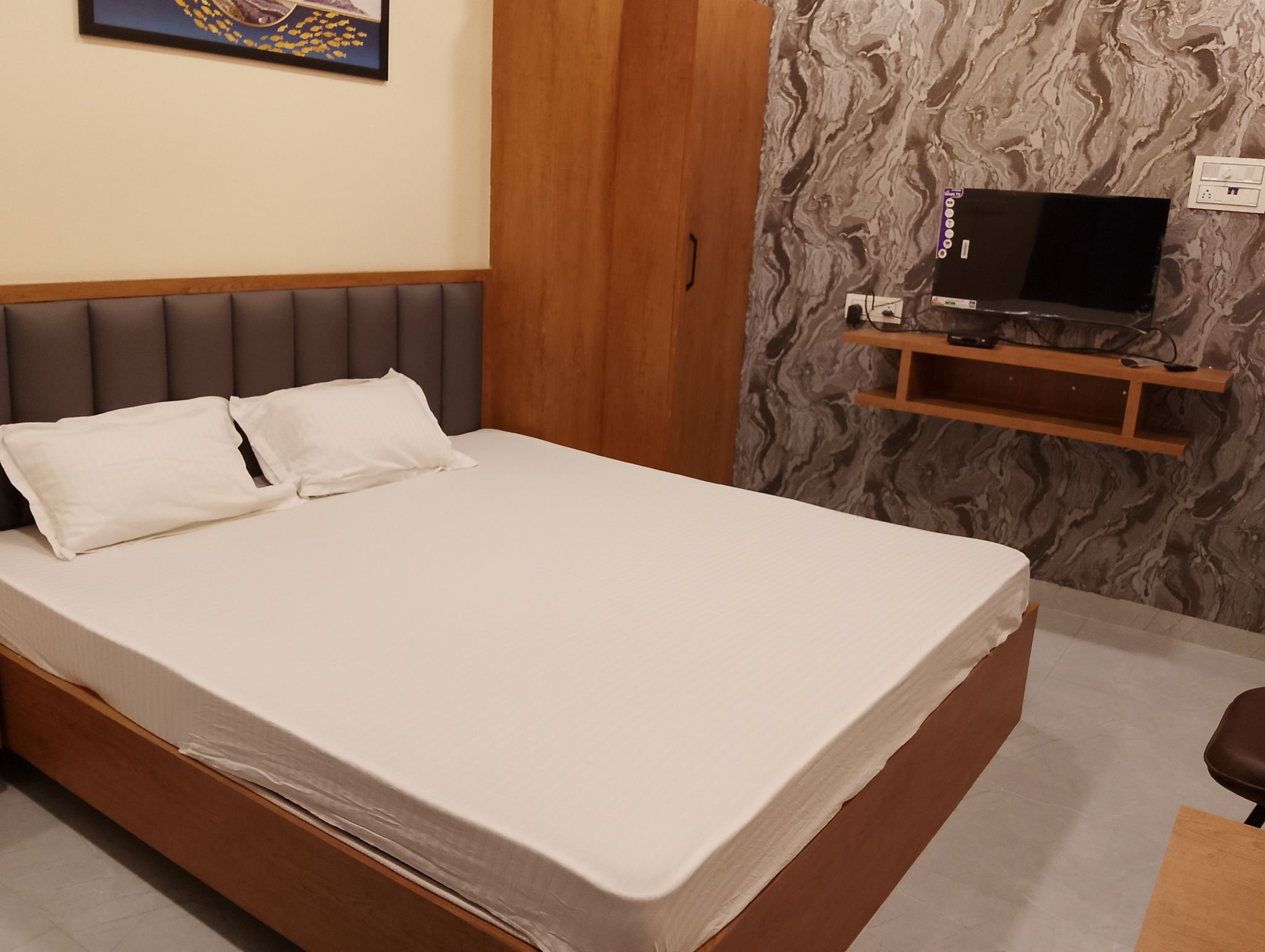 DELUXE ROOM