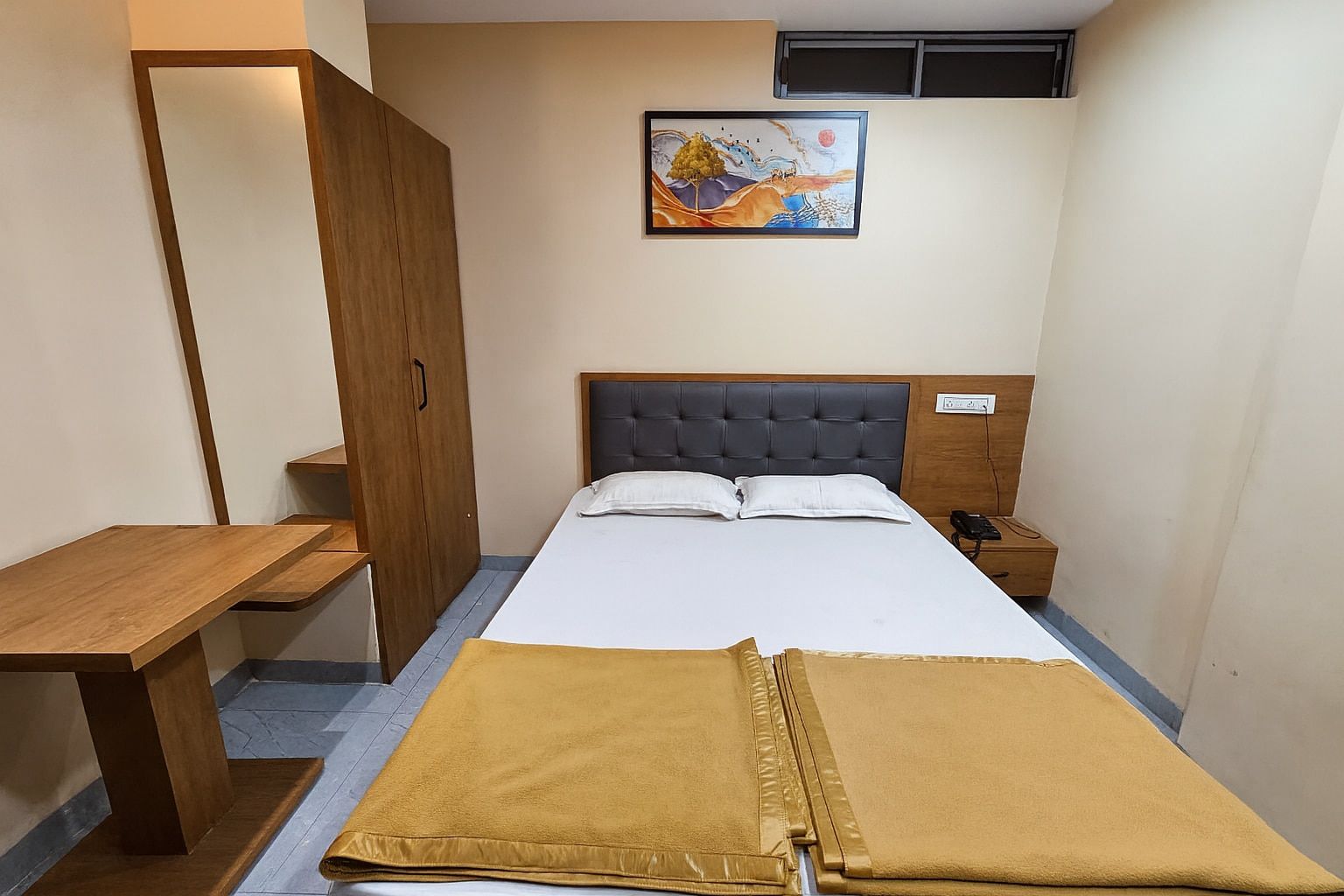 DELUXE ROOM