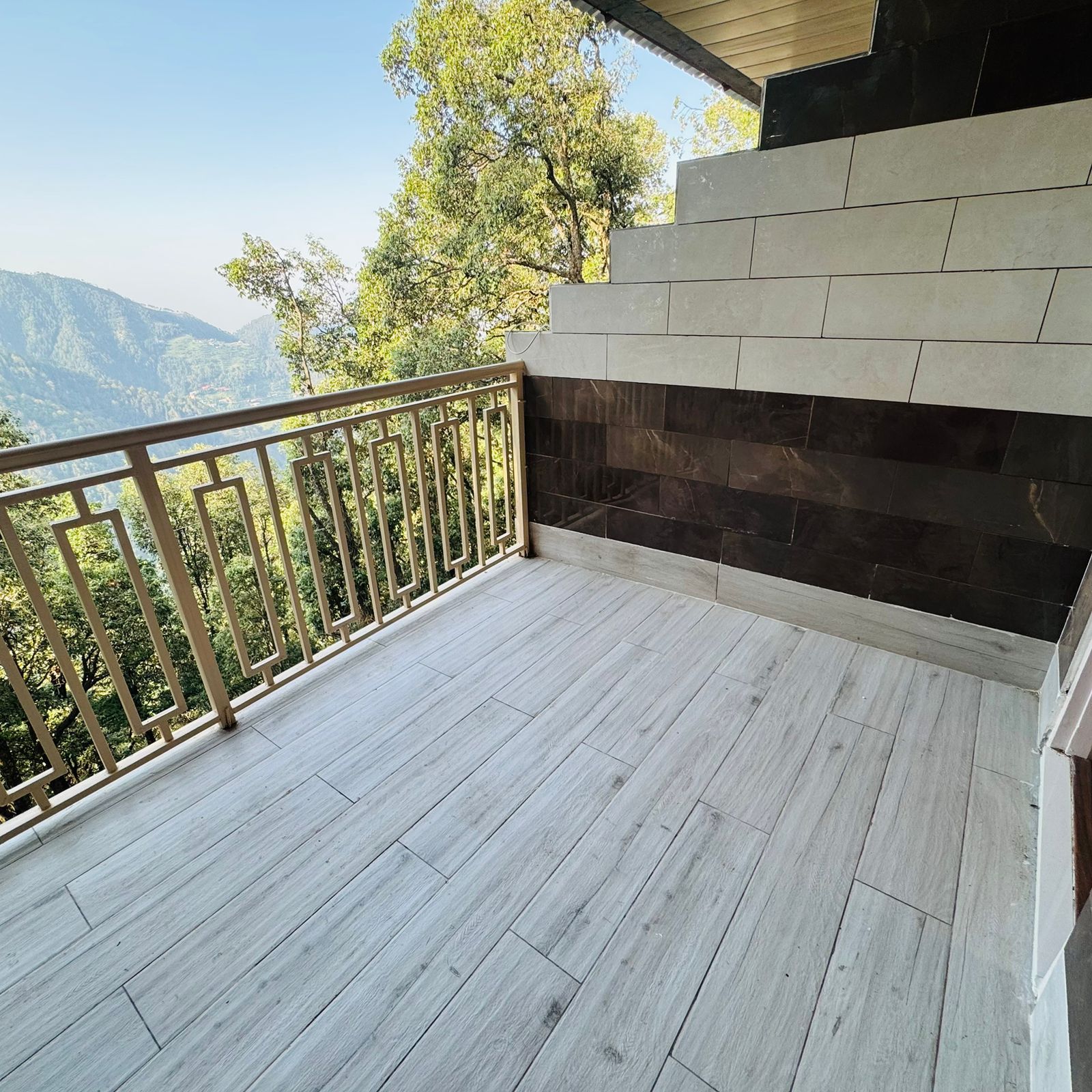 Mountain View Super Deluxe Room with Balcony
