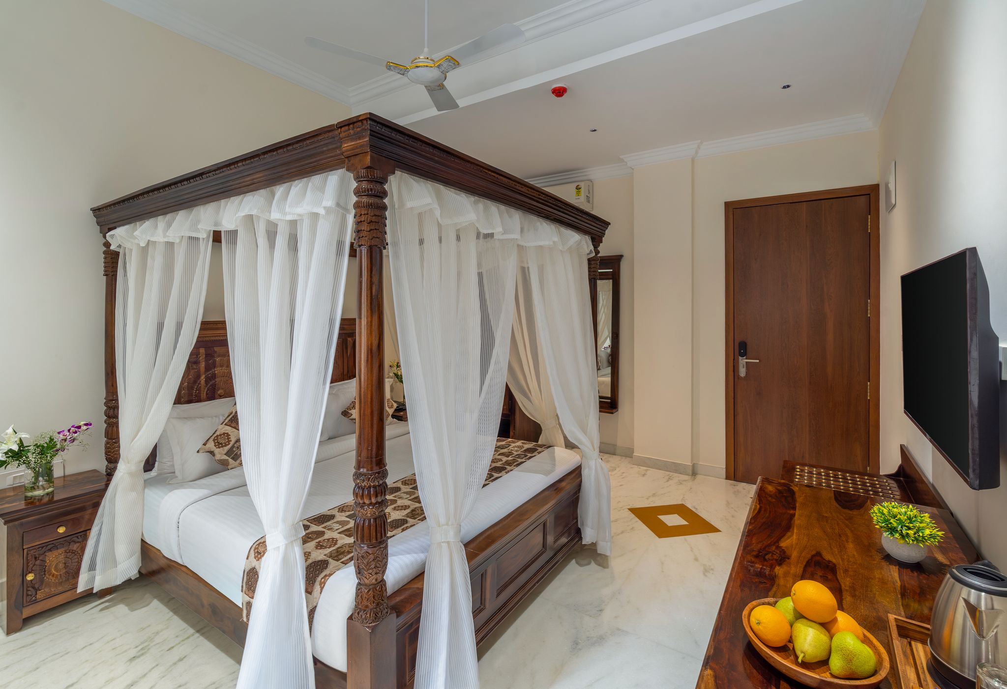 Imperial Room with Poster bed and Jharokha