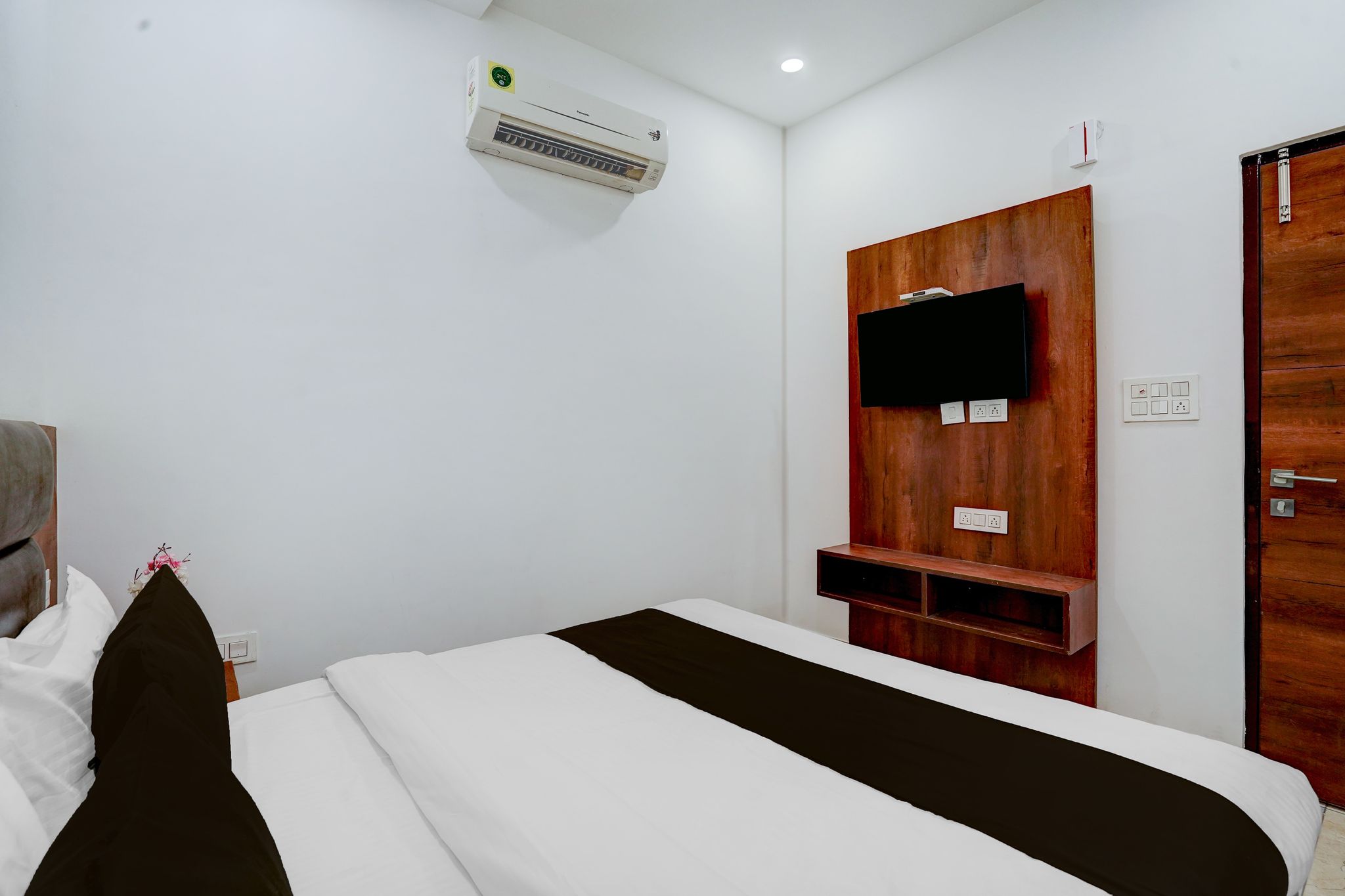 Super Collection O Zirakpur Bus Terminal CLASSIC 8