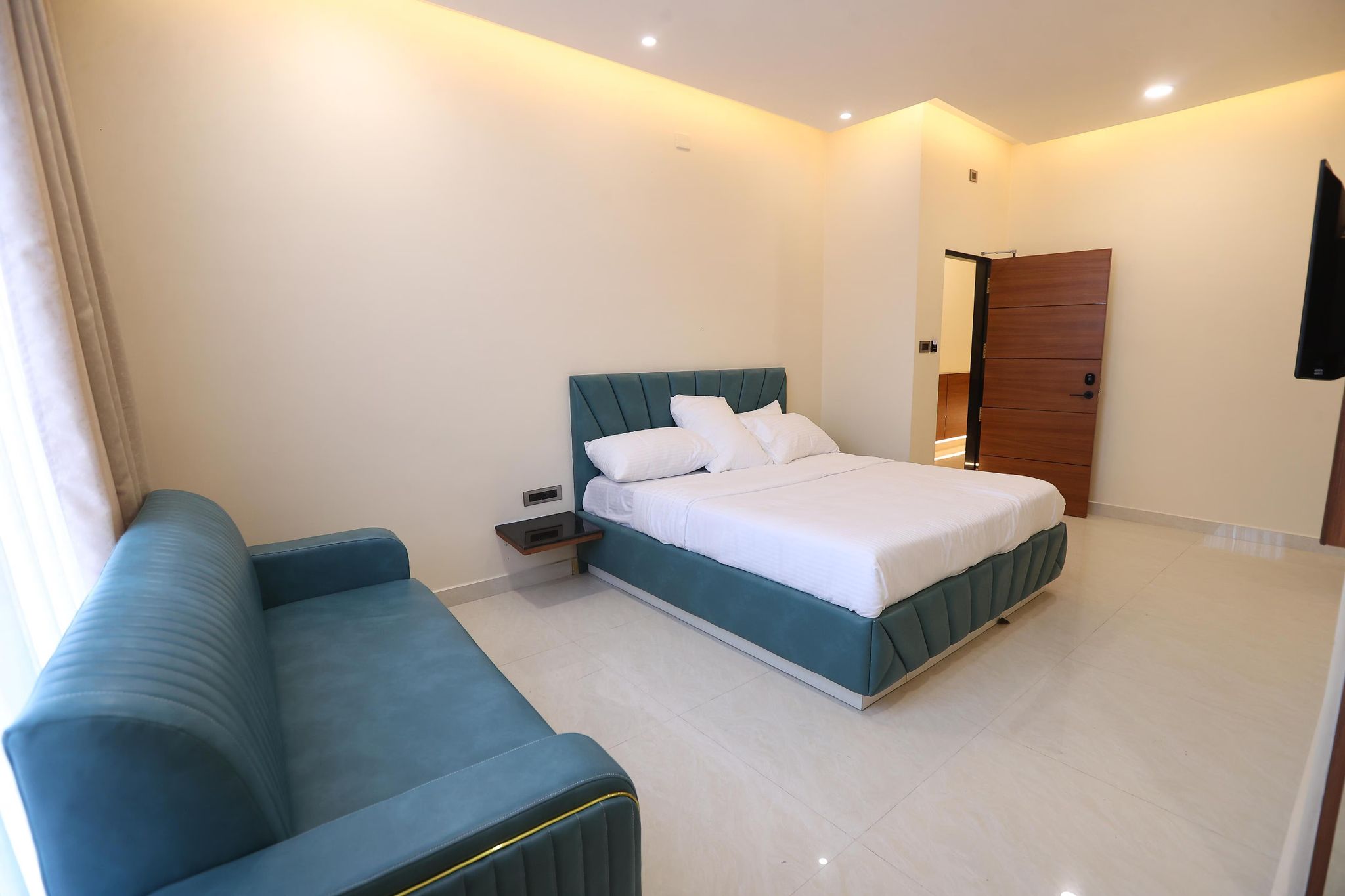 PSK INN LUXURY HOTEL Superior King Suite 2