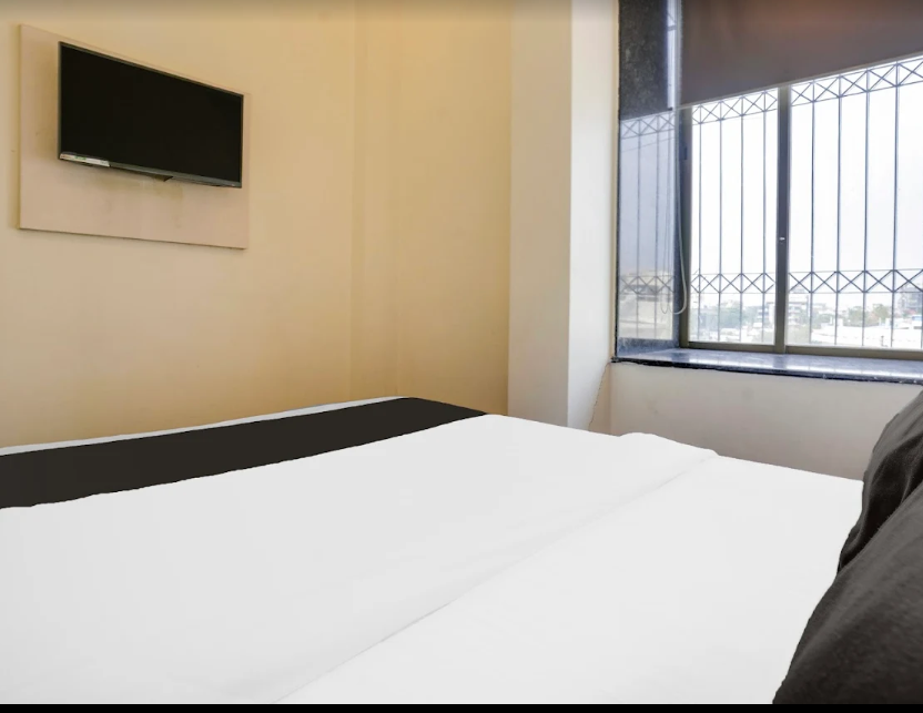 FabHotel Freedom Star Deluxe Room 2