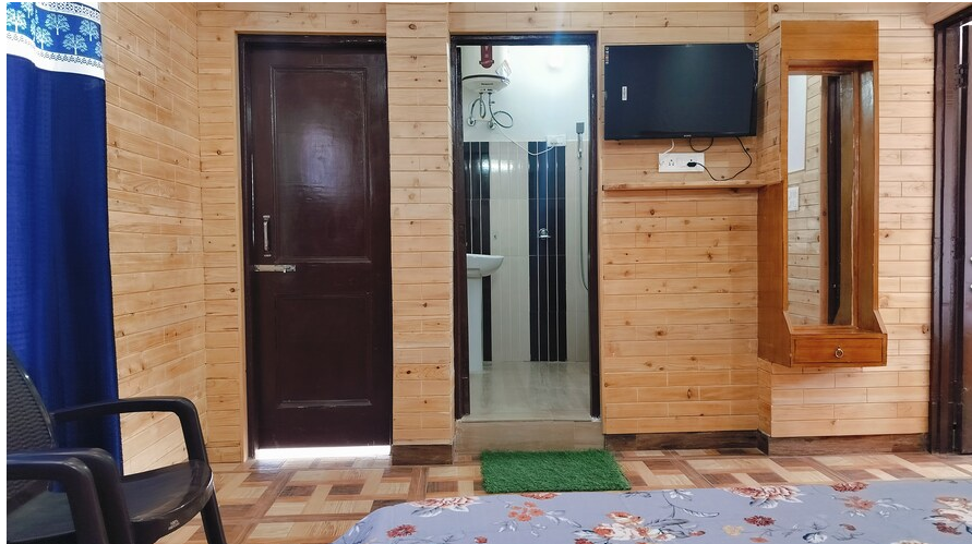 Deluxe Triple Bed With Privacy