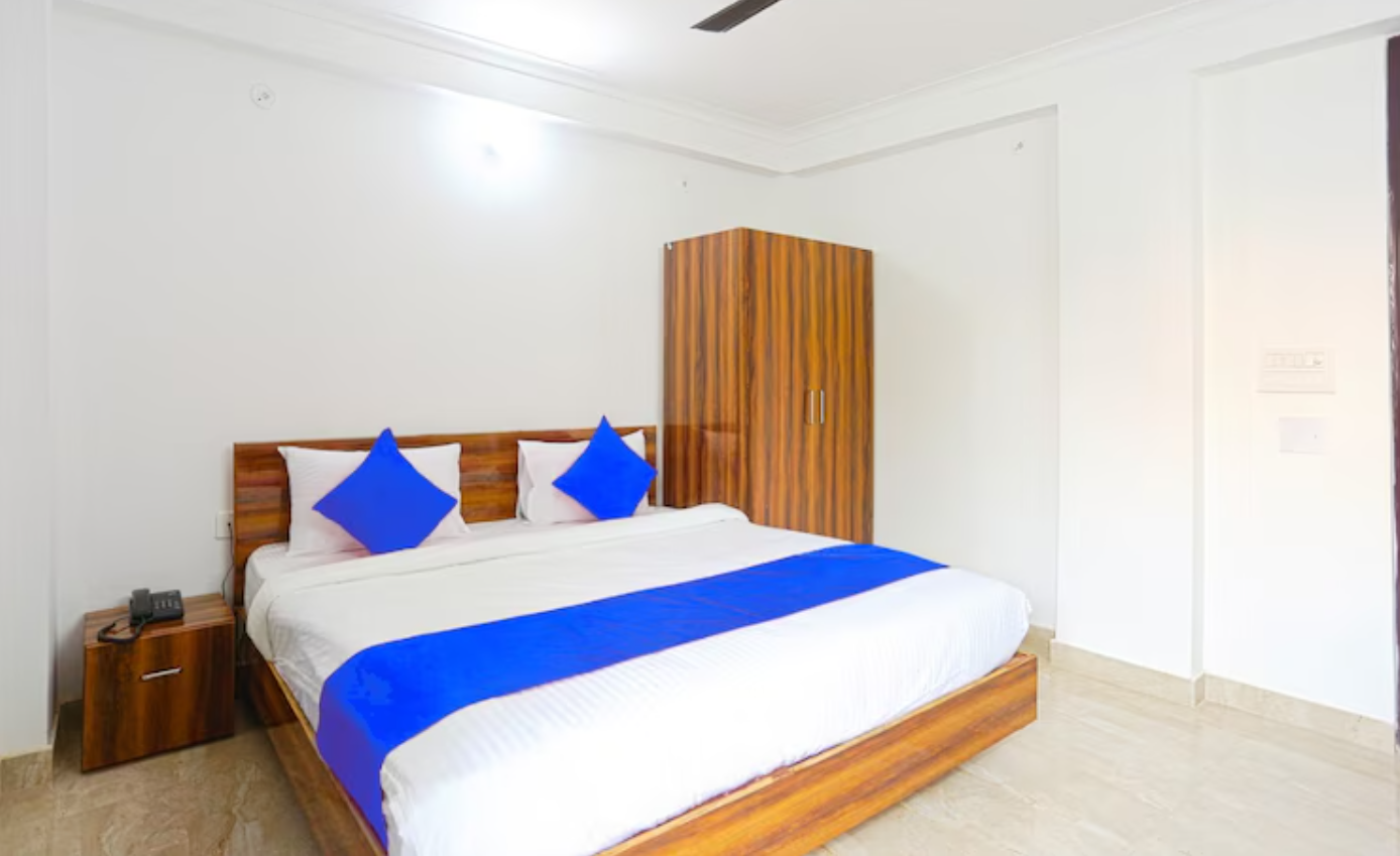 Hotel Dream Connect Deluxe Room with Balcony & Pantry 5