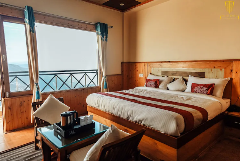 Hill Top Resort Narkanda Deluxe room with Balcony