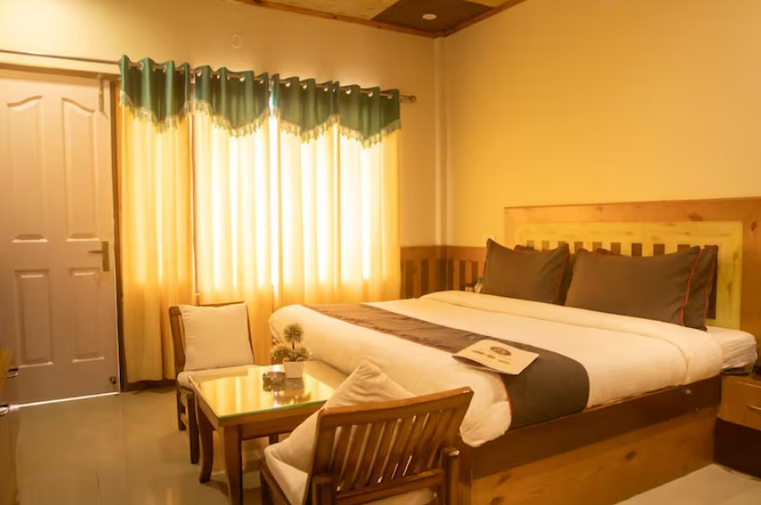 Hill Top Resort Narkanda Deluxe room with Balcony 2