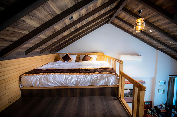 Attic King suite room with mountain view