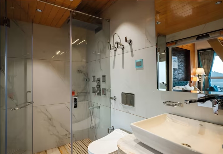 Attic King suite room with mountain view