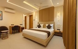 Hotel Rajshree Suites Premier Room with Bathub 2