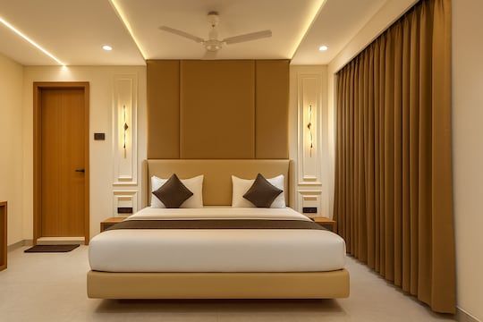 Hotel Rajshree Suites Premier Room with Bathub 4