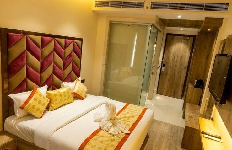 Luxury King Bed Room