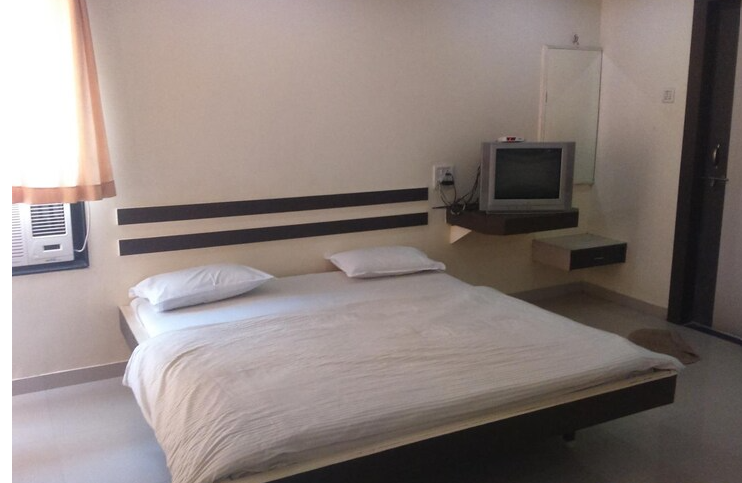 Deluxe Double Bed AC Room
