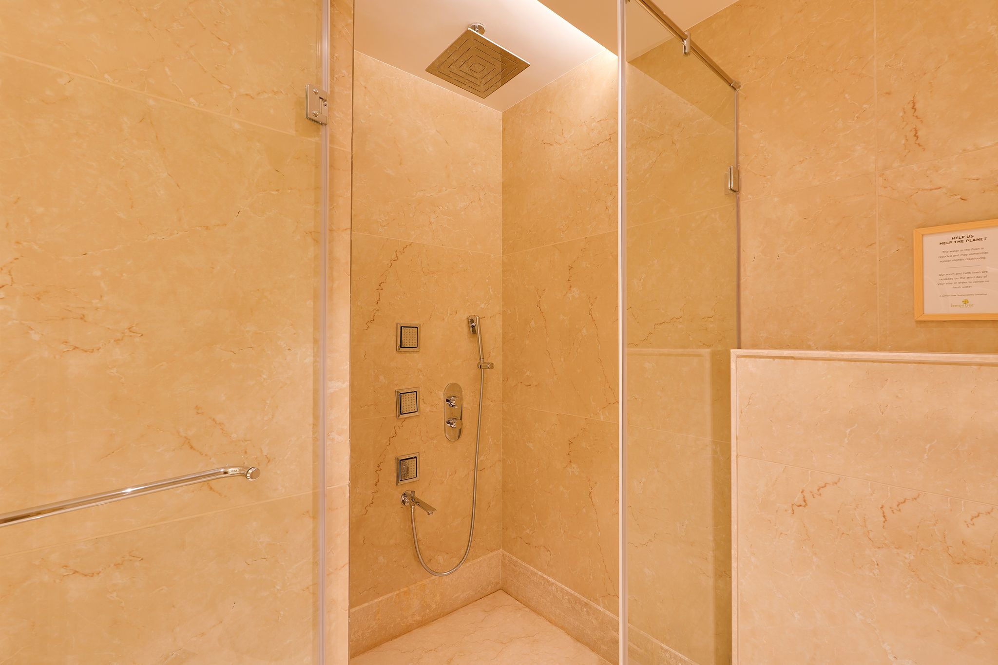 Lemon Tree Hotel Motihari Deluxe Suite 7