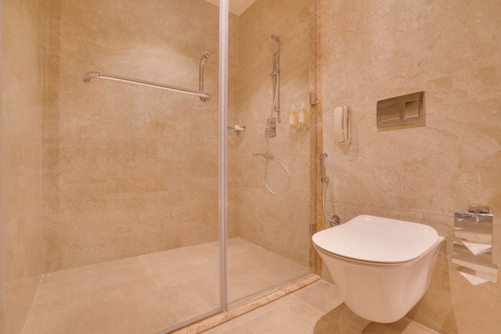 Lemon Tree Premier, Thiruvananthapuram Deluxe Double Room  6