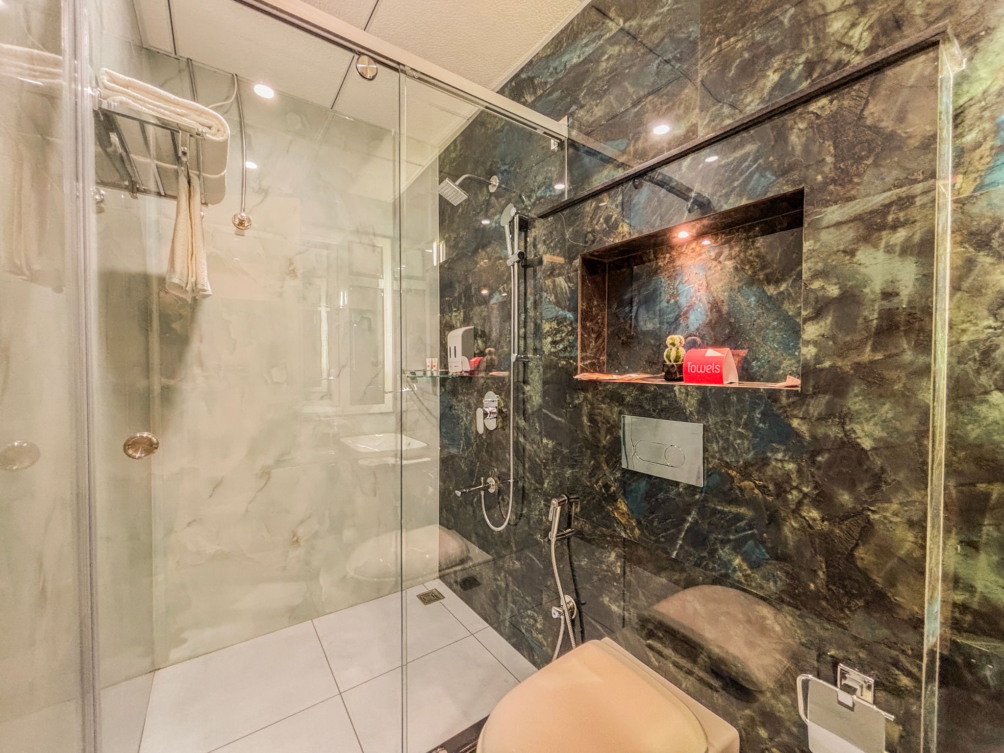 Zip by Spree Hotels R Group, Kota Deluxe Room 6