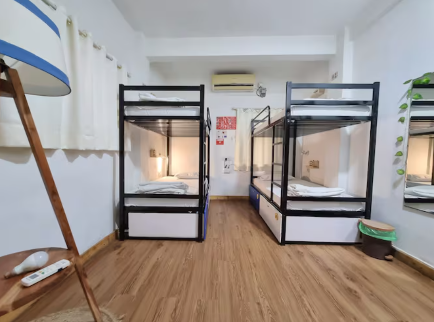 Bed in 4 Bed AC Mixed Dorm - Private Bathroom
