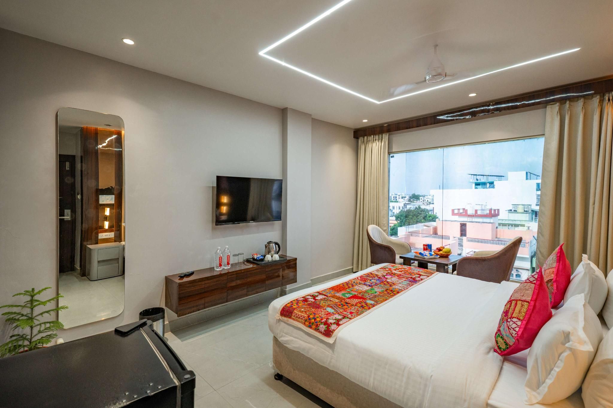 Tripli Hotels Evara Inn Suite 2