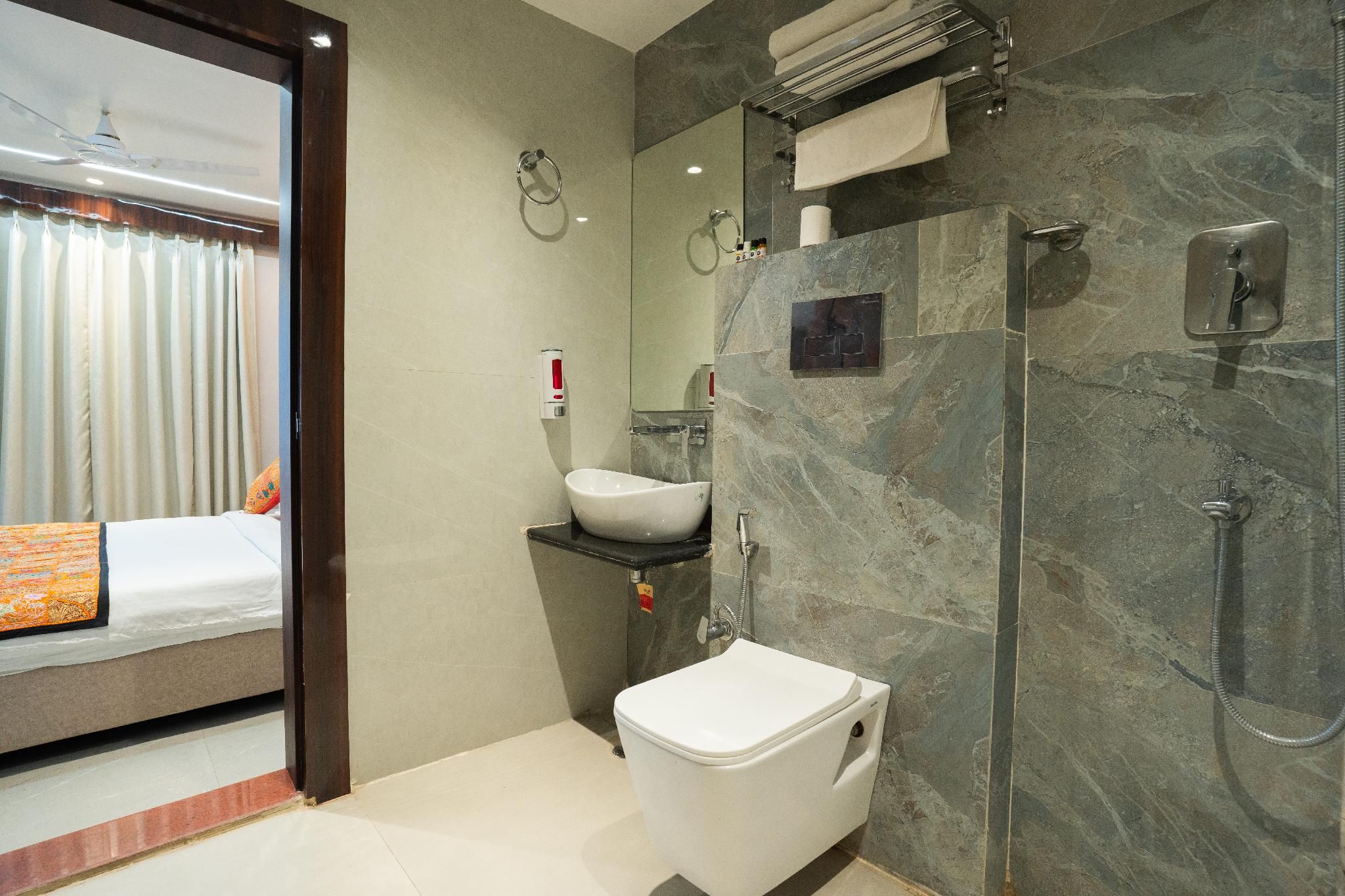 Tripli Hotels Evara Inn Executive Suite