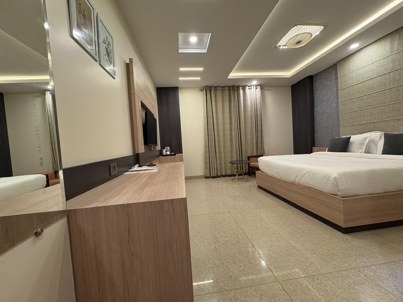 Hotel Surbhi Grant By Gazebo Deluxe 3