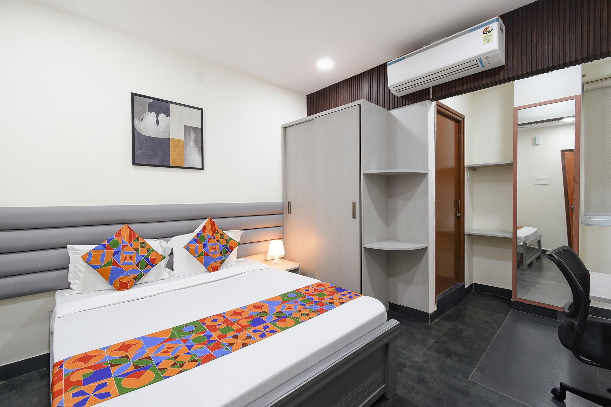 Fabhotel Yendluri'S Abode Deluxe Room 2