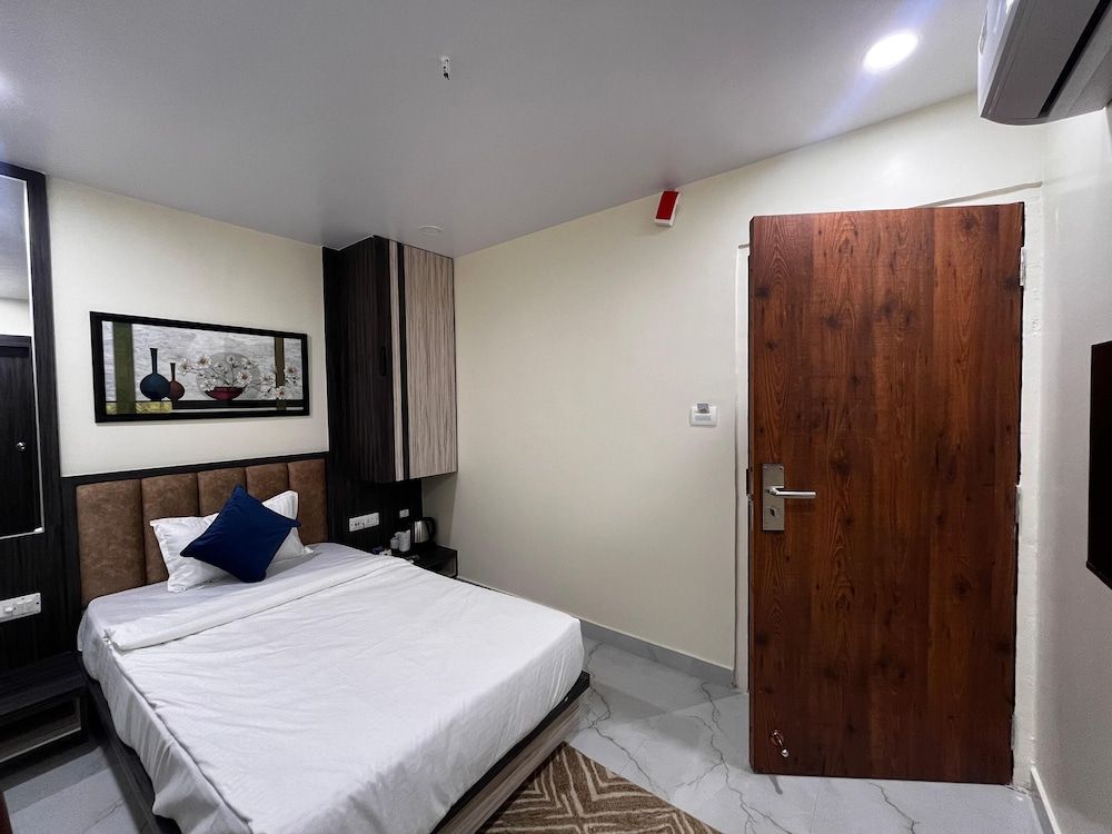 Hotel Soumya Sarovar EXECUTIVE DOUBLE BED ROOM 4
