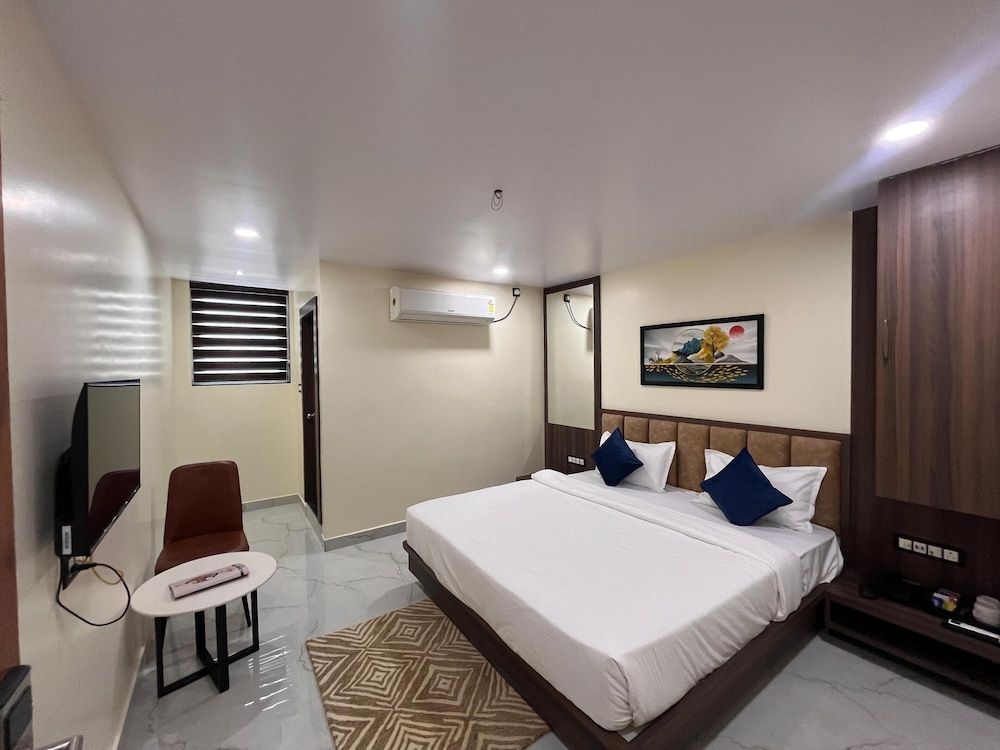Hotel Soumya Sarovar EXECUTIVE DOUBLE BED ROOM 5
