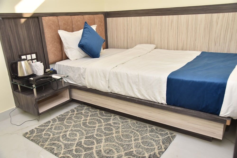 Hotel Soumya Sarovar DELUXE DOUBLE ROOM