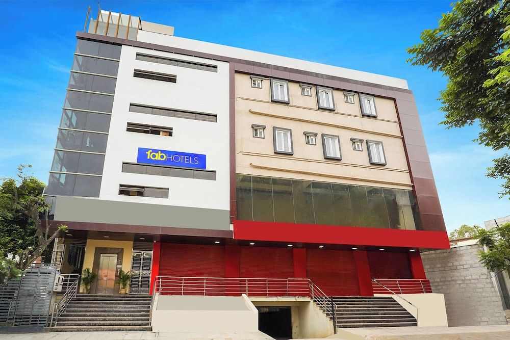 Fabhotel Golden Stay