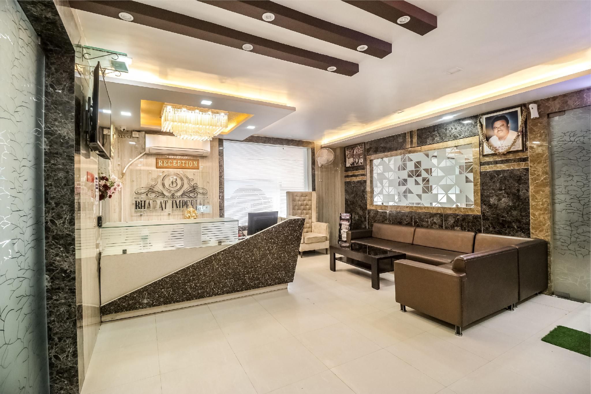 Capital O 49916 Bharat Imperial