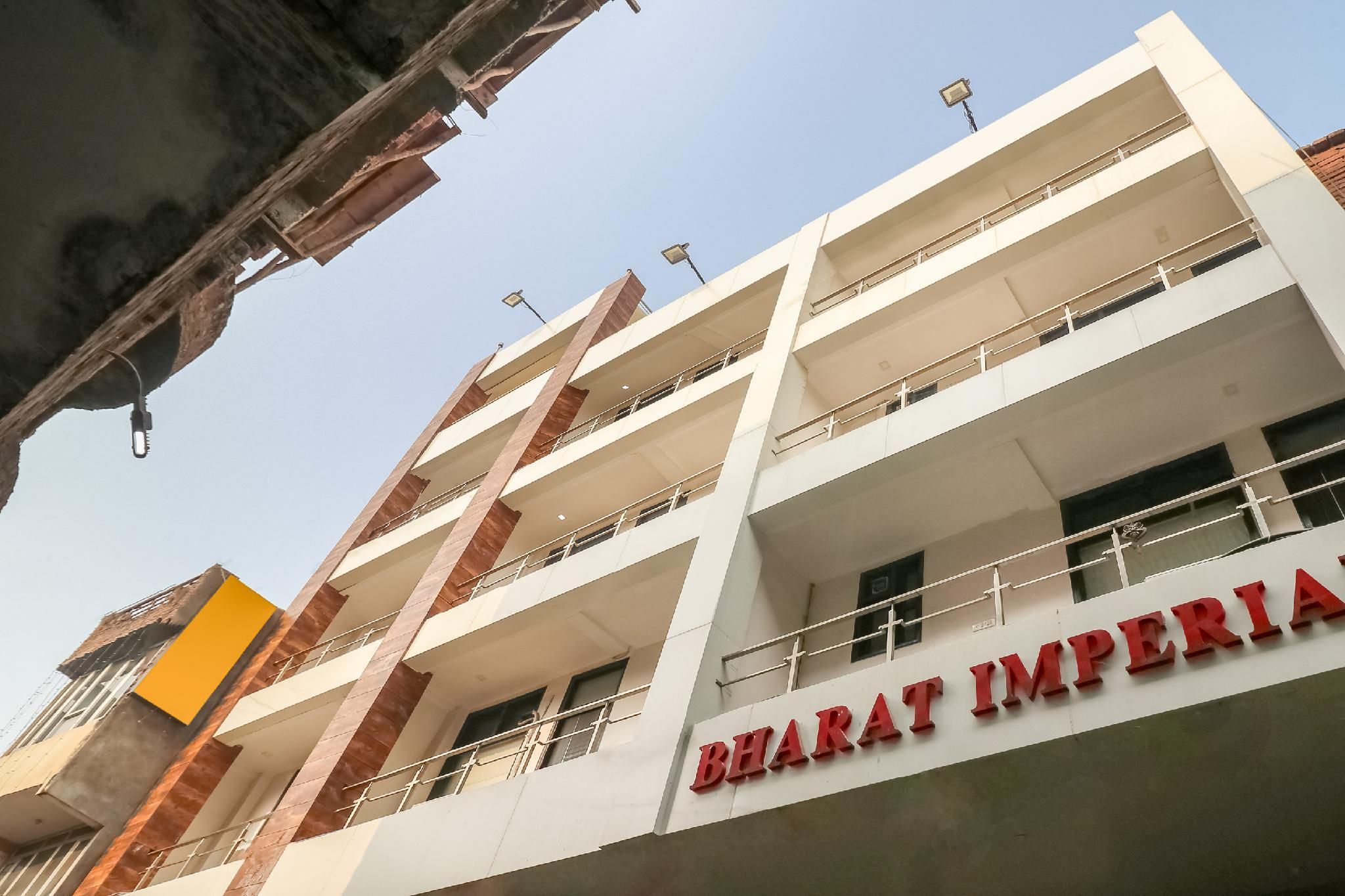 Capital O 49916 Bharat Imperial