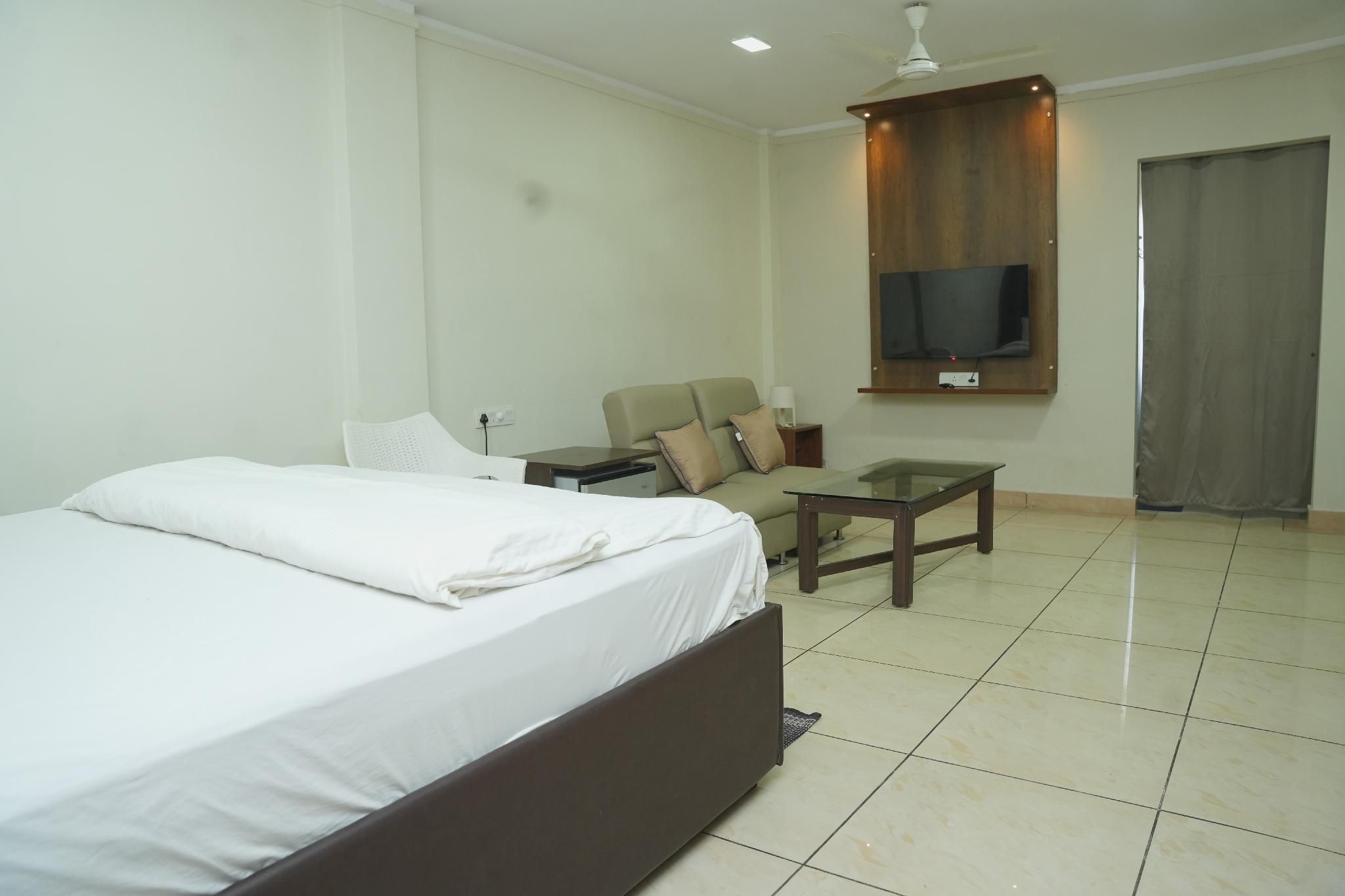 Hotel Grand Leela Krishna Junior Suite