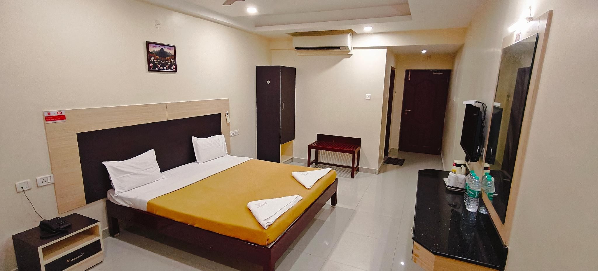 Hotel Diamond Kumbakonam Deluxe Triple 2
