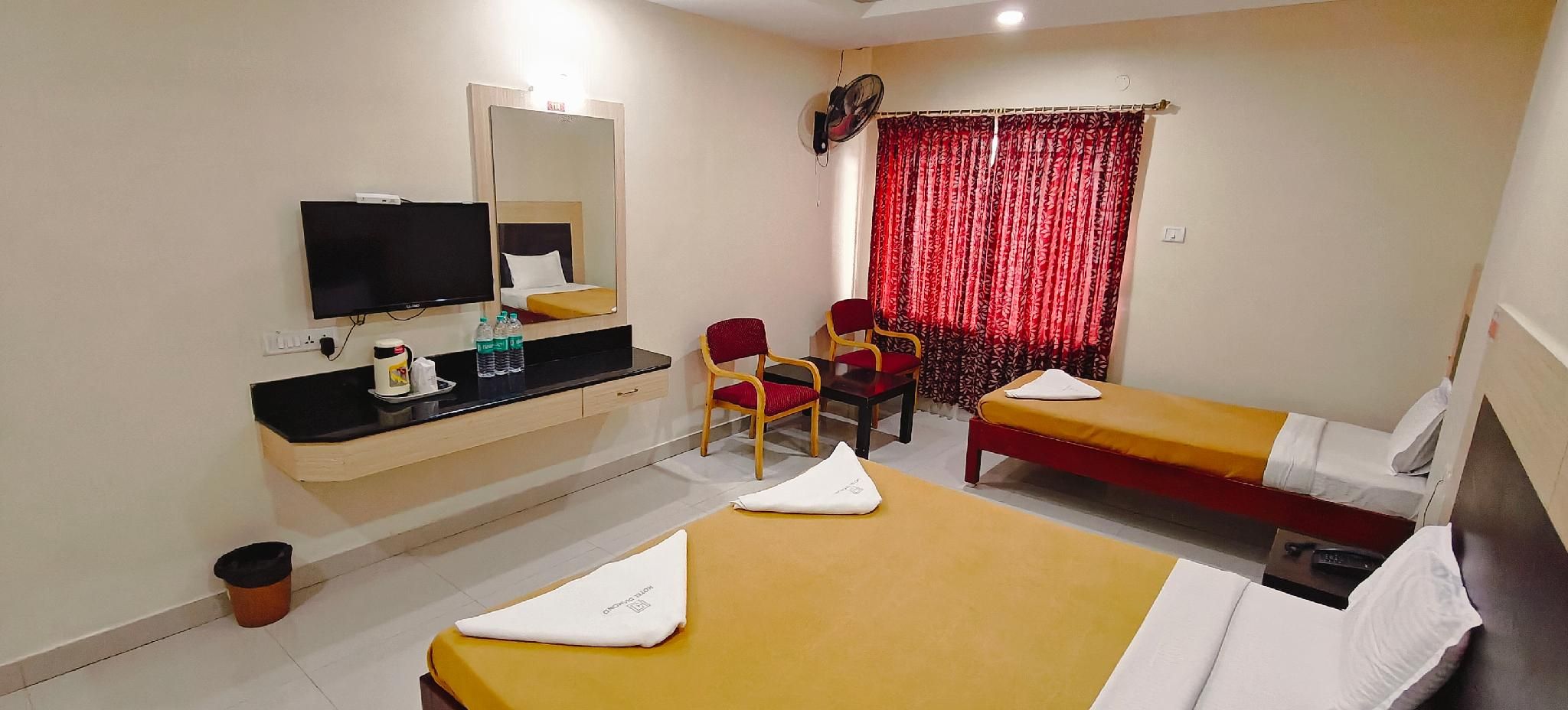 Hotel Diamond Kumbakonam Deluxe Triple 3