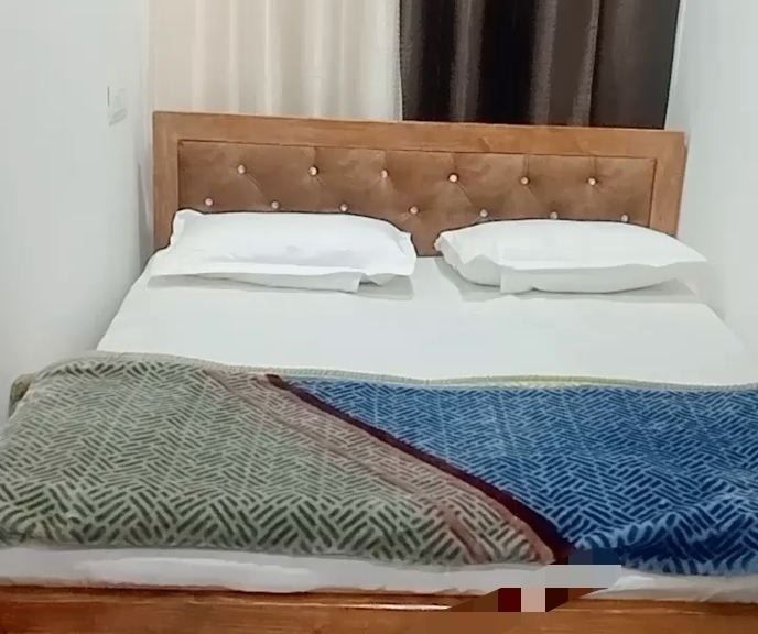 Deluxe - 1 King Bed