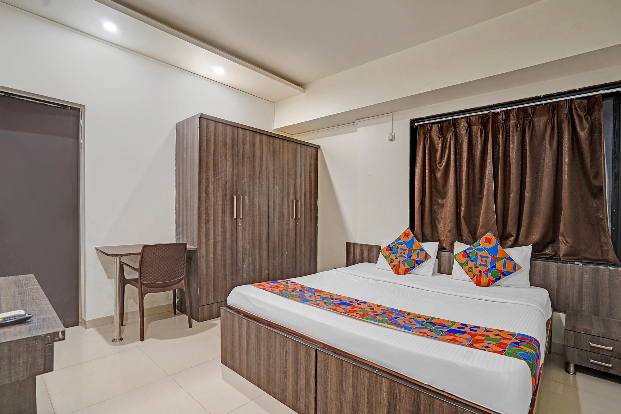 FabExpress Royal Inn I Deluxe Room