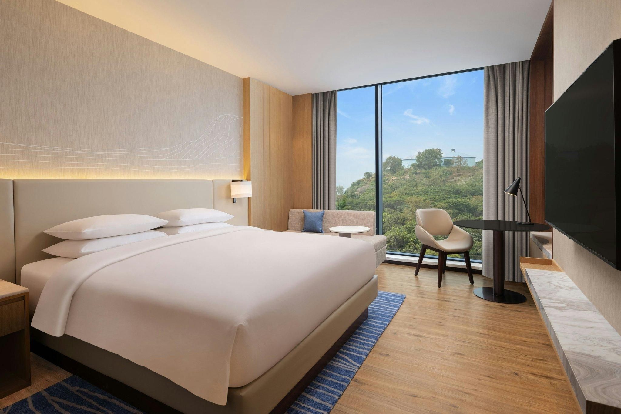 Superior, Guest room, 1 King, City view