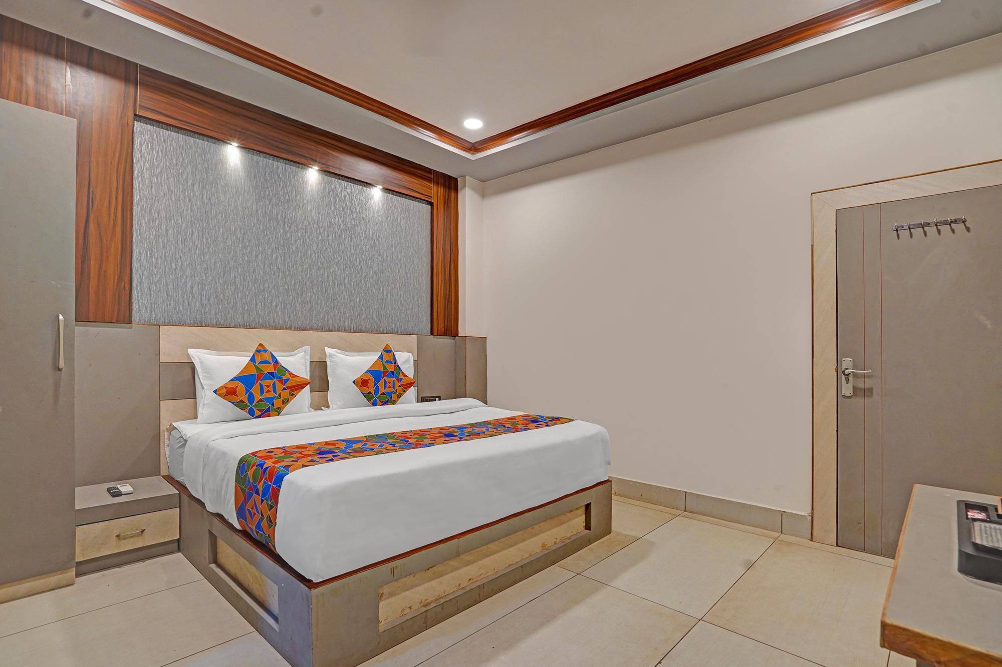 Fabhotel Kr Inn Deluxe Room