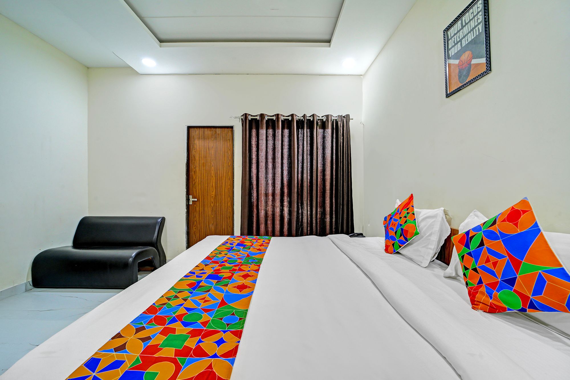 FabHotel Cressida Deluxe Room 2