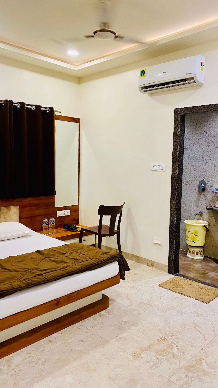 Hotel Manyavar Palace Double Bed - AC Room 2