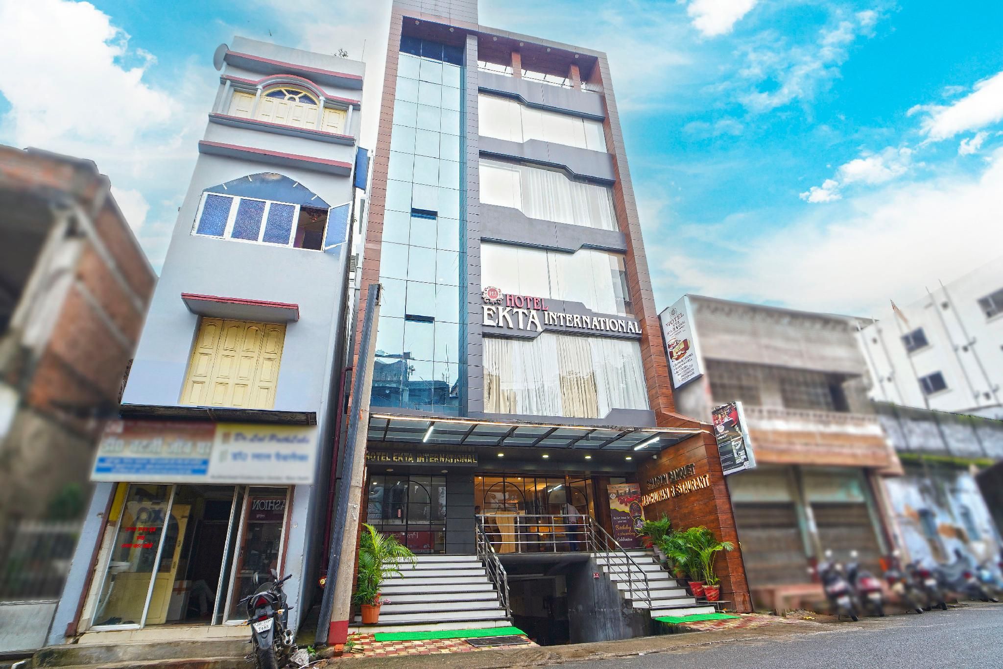 Hotel Ekta International