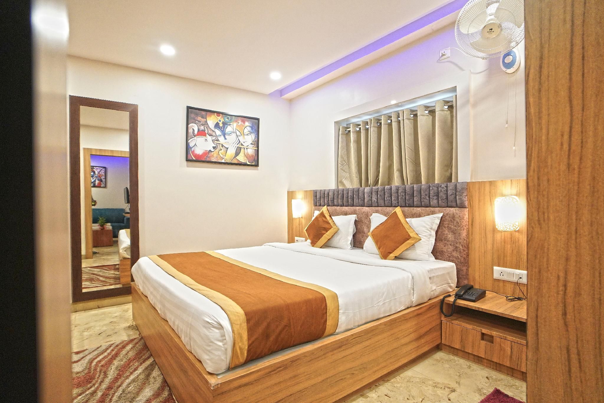 Hotel Ekta International Suite Room