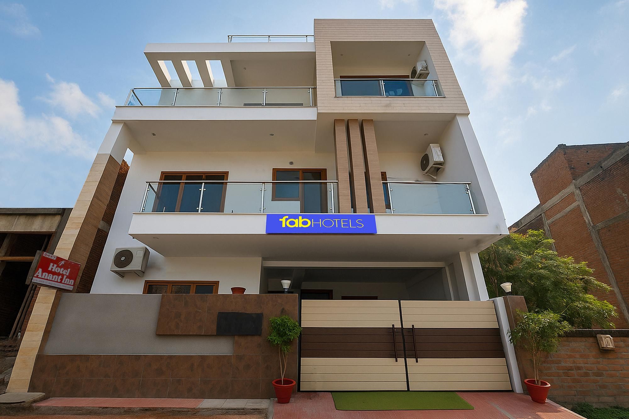 FabHotel Anant Inn