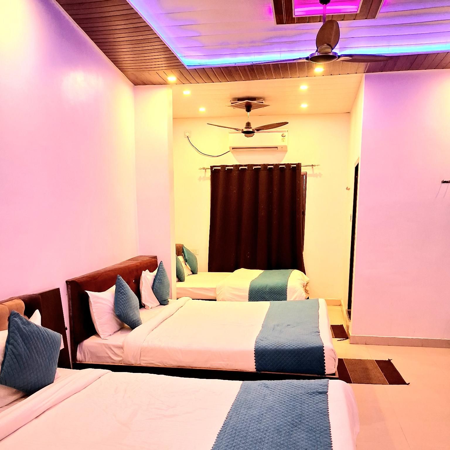 hotel shiva international 6 Beds with AC 2