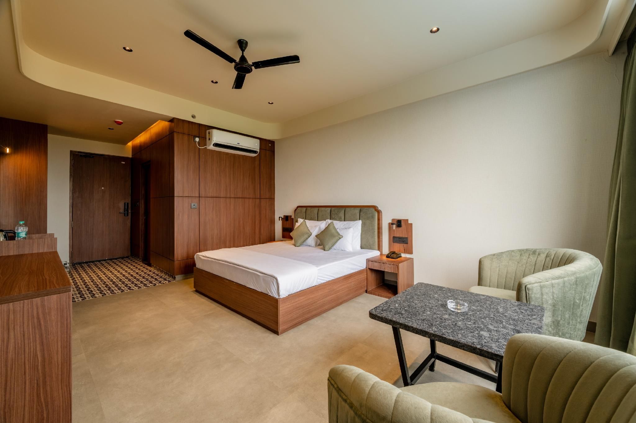 King Deluxe Room - Room Only