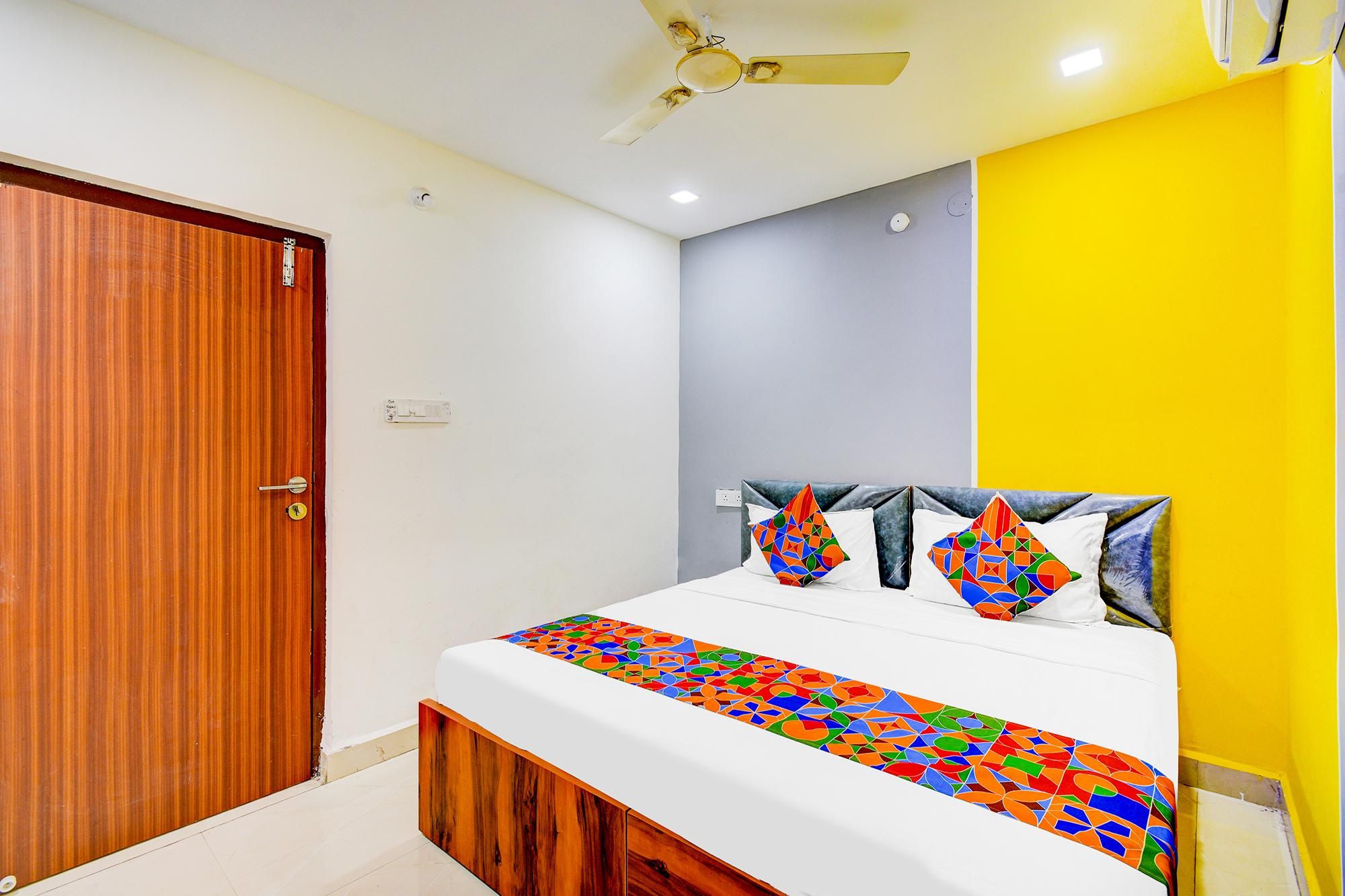 FabHotel R3 Atmos Deluxe Room 5