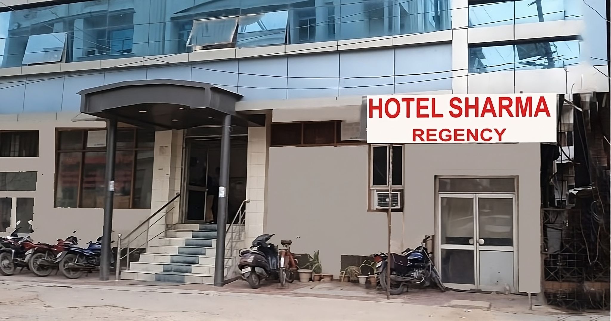 Hotel Sharma Regency