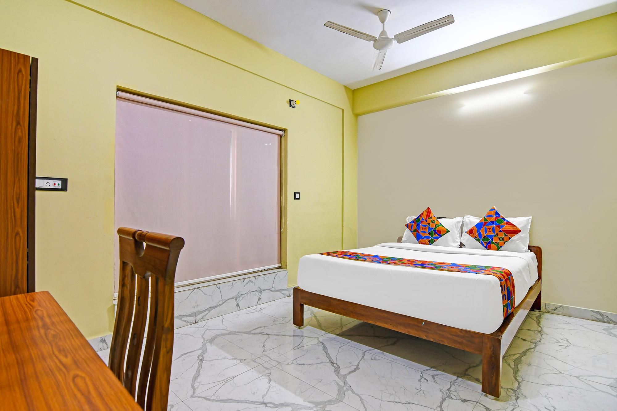 FabHotel The Ax Inn Deluxe Room 2