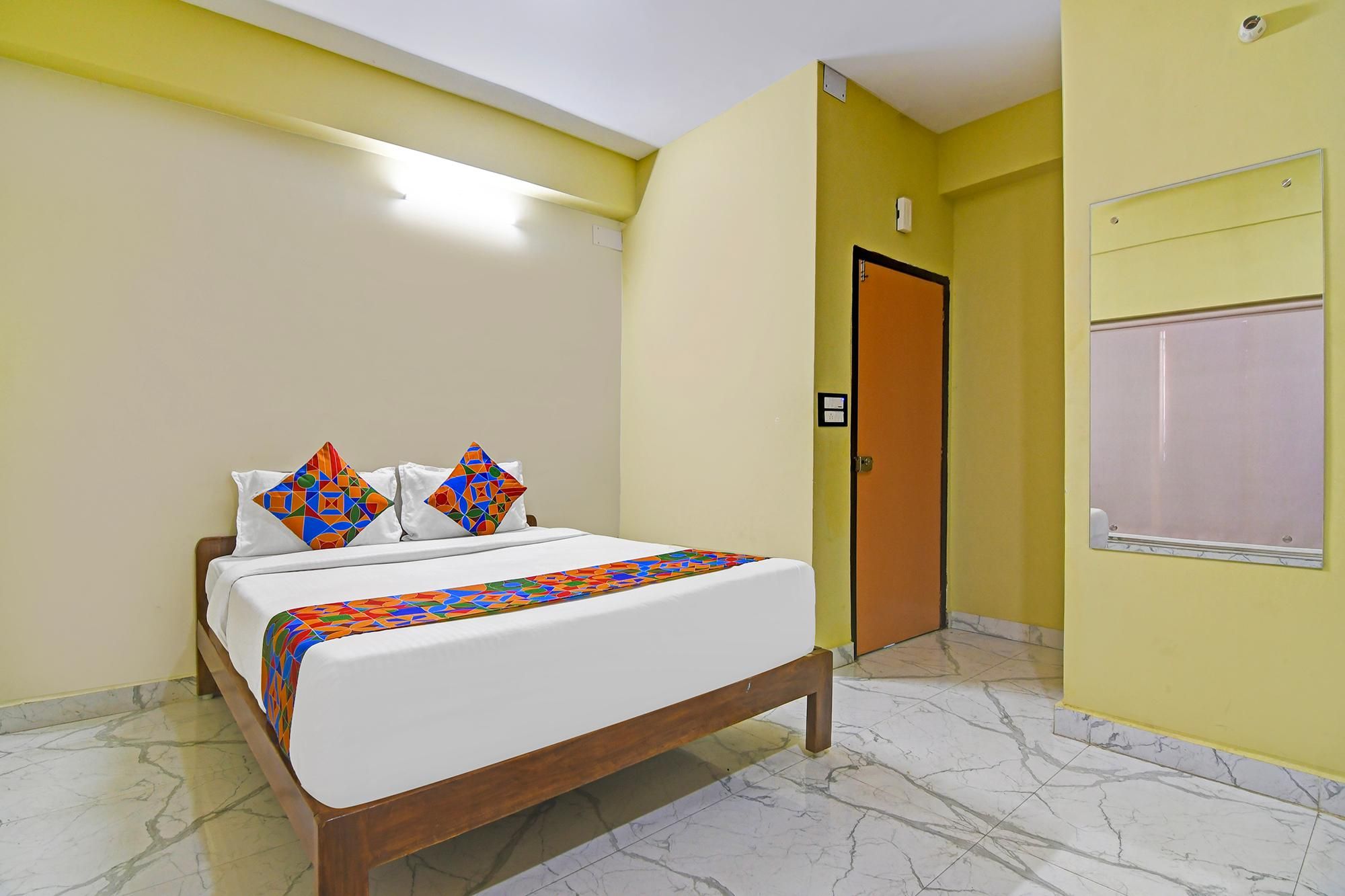 FabHotel The Ax Inn Deluxe Room