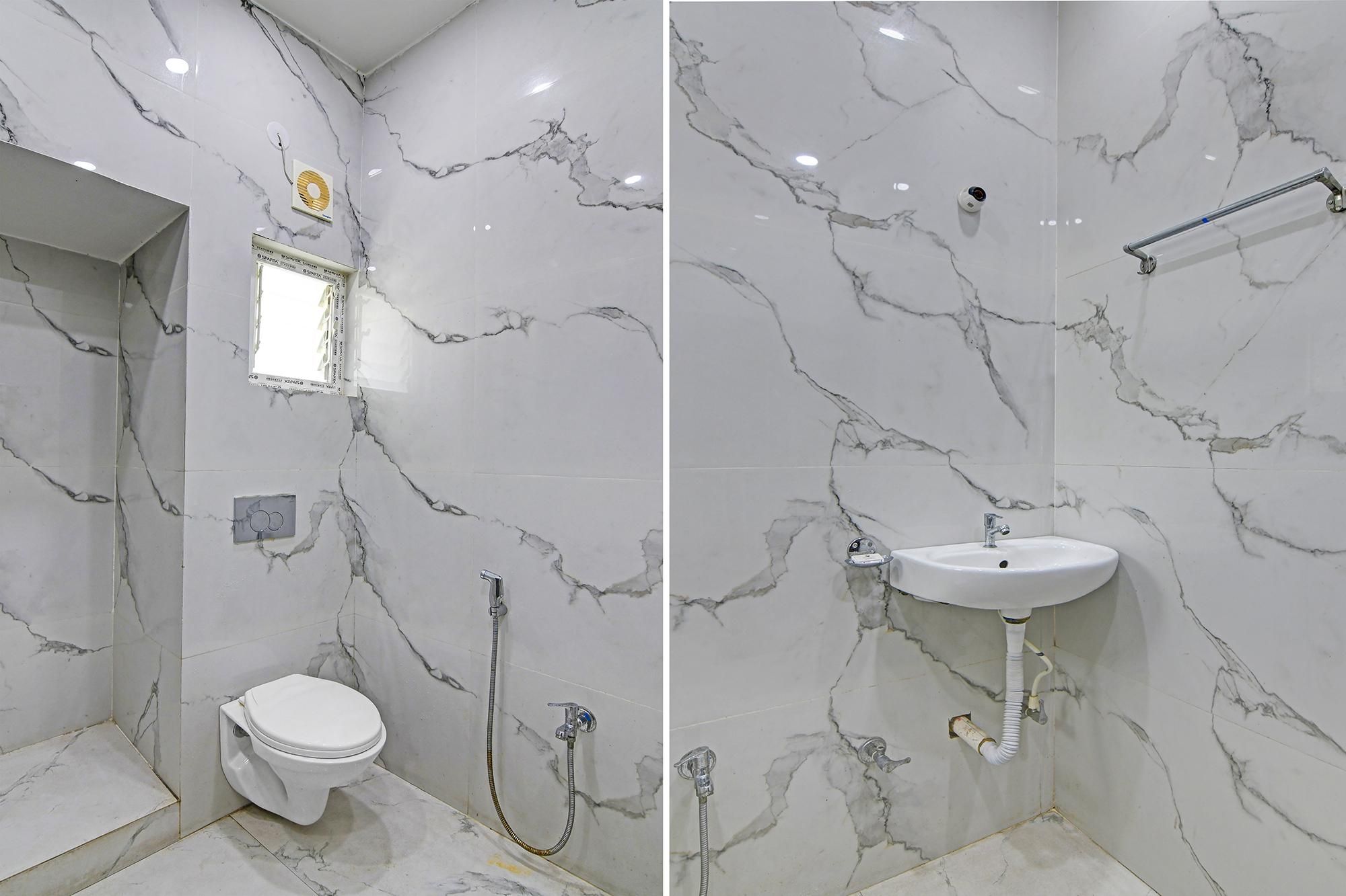 FabHotel The Ax Inn Deluxe Room 3